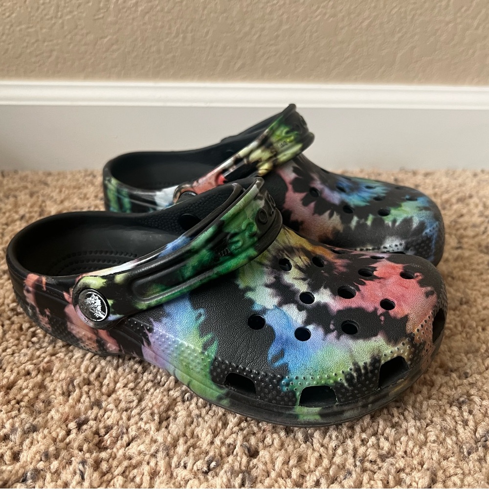 Tie Dye Kids Crocs J1